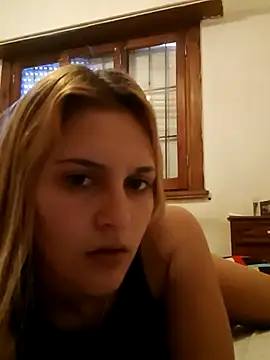 Snapshot of larubia_arg chatting on 11/22/25, 05:34 larubia arg online show from 11/22/25, 05:34