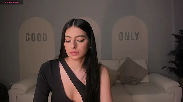 BellaConnorX online show from 11/18/25, 03:45