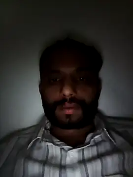 Snapshot of Advance01 chatting on 11/13/25, 07:35 Advance01 online show from 11/13/25, 07:35