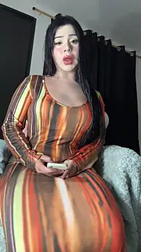 Snapshot of cowgirllyx chatting on 11/14/25, 12:42 cowgirllyx online show from 11/14/25, 12:42