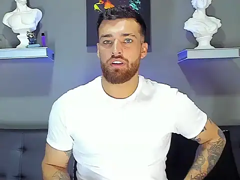 Snapshot of Thorevans2424 chatting on 11/21/25, 12:43 Thorevans2424 online show from 11/21/25, 12:43