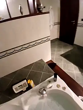 Snapshot of pino870 chatting on 12/18/25, 11:55 pino870 online show from 12/18/25, 11:55