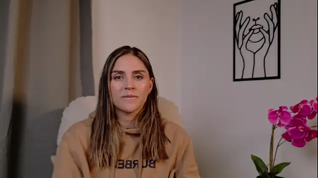 VictoriaNova  online show from 02/13/26, 07:43