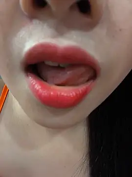 Okleotina9 online show from 05/18/26, 04:13