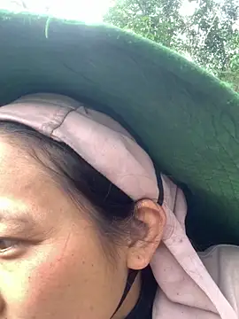 Snapshot of bi-bo123 chatting on 02/07/26, 02:15 bi-bo123 online show from 02/07/26, 02:15