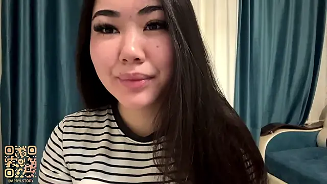 Snapshot of APRYLSUN chatting on 11/01/25, 02:35 APRYLSUN online show from 11/01/25, 02:35