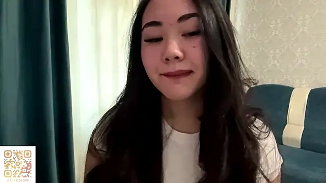 Snapshot of APRYLSUN chatting on 11/15/25, 11:07 APRYLSUN online show from 11/15/25, 11:07