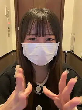 Snapshot of emiri_da_nyan chatting on 11/17/25, 04:51 emiri da nyan online show from 11/17/25, 04:51