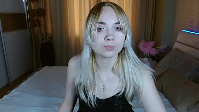 Snapshot of RiskIrina chatting on 11/05/25, 12:27 RiskIrina online show from 11/05/25, 12:27