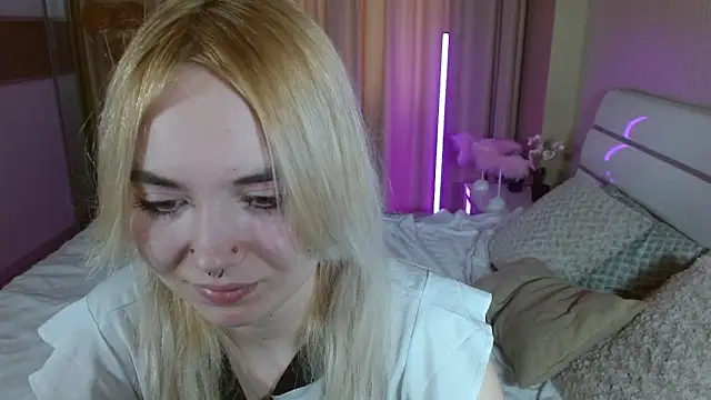 Snapshot of RiskIrina chatting on 11/10/25, 12:04 RiskIrina online show from 11/10/25, 12:04