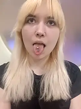 Snapshot of RiskIrina chatting on 11/27/25, 01:24 RiskIrina online show from 11/27/25, 01:24