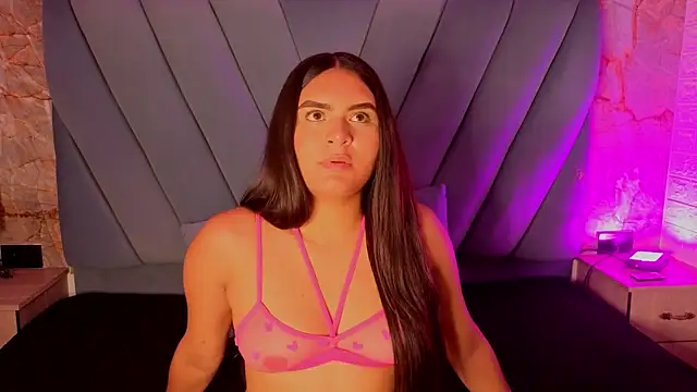 Snapshot of amarahanks1 chatting on 11/06/25, 11:44 amarahanks1 online show from 11/06/25, 11:44