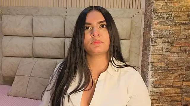 Snapshot of amarahanks1 chatting on 11/15/25, 06:59 amarahanks1 online show from 11/15/25, 06:59