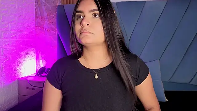 Snapshot of amarahanks1 chatting on 11/16/25, 06:02 amarahanks1 online show from 11/16/25, 06:02