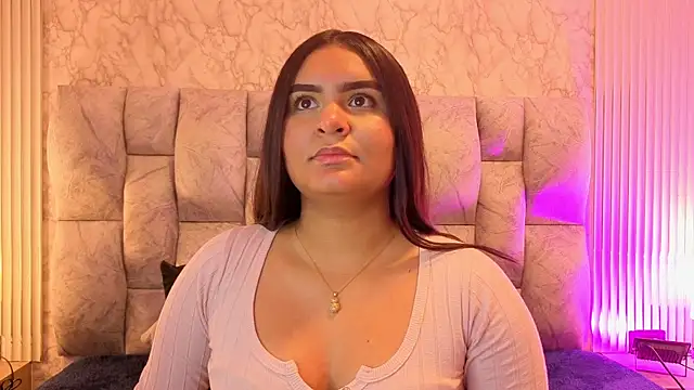 Snapshot of amarahanks1 chatting on 11/18/25, 07:29 amarahanks1 online show from 11/18/25, 07:29