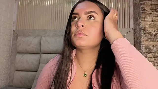 Snapshot of amarahanks1 chatting on 11/28/25, 05:04 amarahanks1 online show from 11/28/25, 05:04