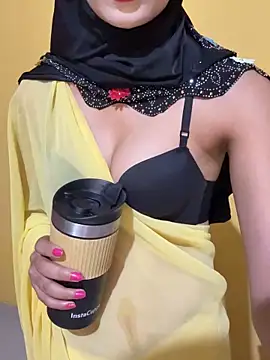 Snapshot of Sexy_Adaye chatting on 11/18/25, 06:45 Sexy Adaye online show from 11/18/25, 06:45