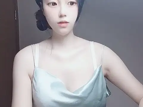 Snapshot of JuliaNoir chatting on 11/27/25, 05:53 JuliaNoir online show from 11/27/25, 05:53