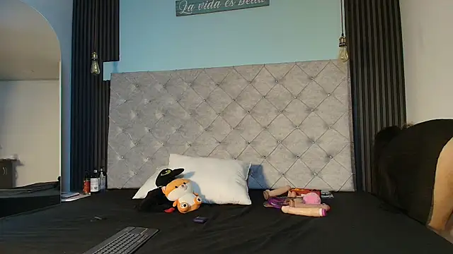 Snapshot of Liia_Leens chatting on 11/26/25, 04:02 Liia Leens online show from 11/26/25, 04:02