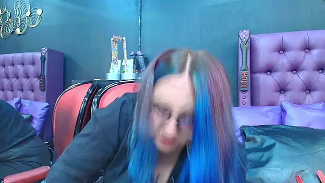 Snapshot of BellaBarness chatting on 11/24/25, 01:44 BellaBarness online show from 11/24/25, 01:44