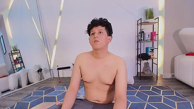 Snapshot of DamianVice chatting on 12/17/25, 06:19 DamianVice online show from 12/17/25, 06:19