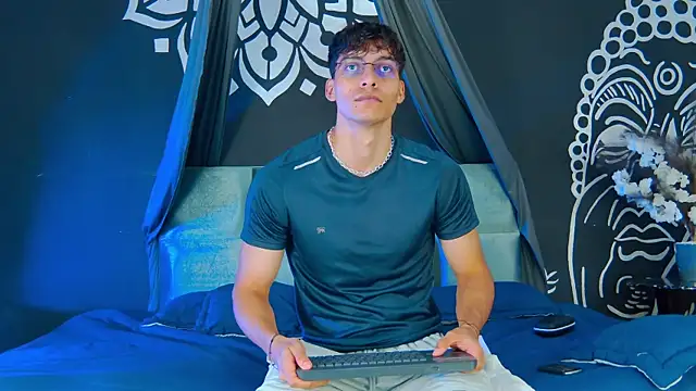 AlessioVitale online show from 12/21/25, 01:29