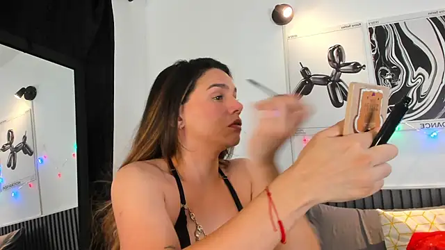 Cloe Bonne online show from 12/21/25, 08:05