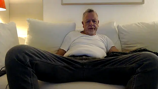 Dennislover007 online show from 11/22/25, 04:50