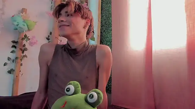 Leo Glow online show from 11/30/25, 02:43