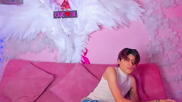 Leo Glow online show from 01/15/26, 01:48