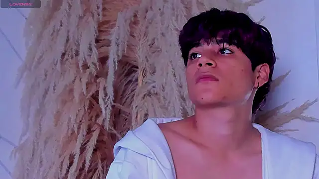 Leo Glow online show from 02/14/26, 12:35