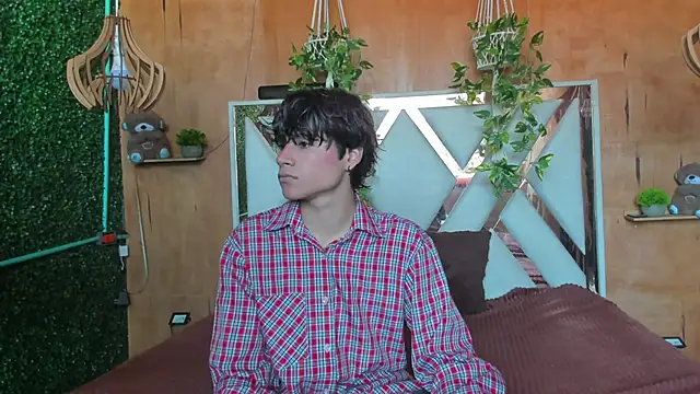 Leo Glow online show from 03/14/26, 01:05