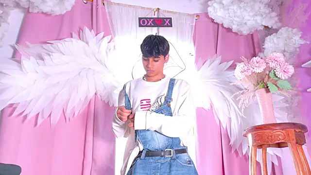 Leo Glow online show from 04/20/26, 07:59