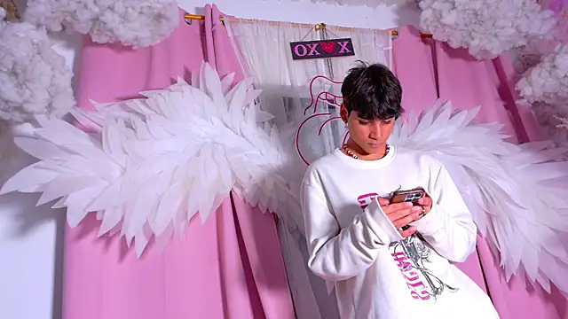 Leo Glow online show from 04/21/26, 01:42