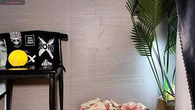 Snapshot of 0xiaosu0 chatting on 12/18/25, 01:55 0xiaosu0 online show from 12/18/25, 01:55