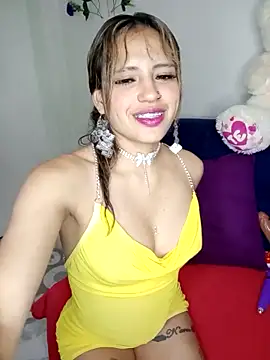 Snapshot of BellaChiquis_ chatting on 11/07/25, 04:56 BellaChiquis online show from 11/07/25, 04:56