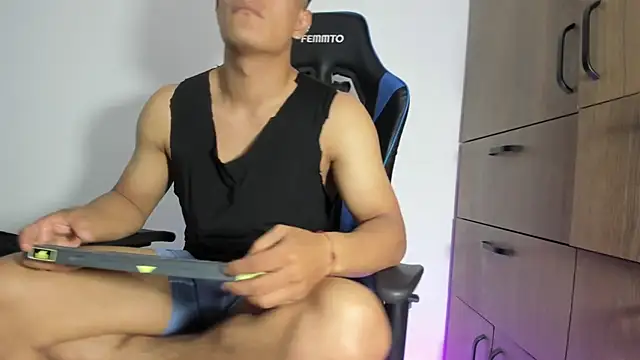 Snapshot of dorman_boy chatting on 02/03/26, 02:53 dorman boy online show from 02/03/26, 02:53