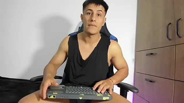 Snapshot of dorman_boy chatting on 02/06/26, 03:55 dorman boy online show from 02/06/26, 03:55