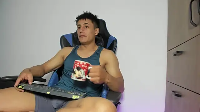 Snapshot of dorman_boy chatting on 02/12/26, 01:00 dorman boy online show from 02/12/26, 01:00