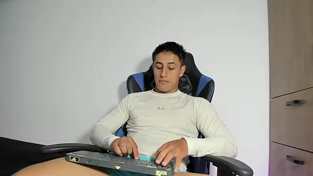 Snapshot of dorman_boy chatting on 03/02/26, 03:09 dorman boy online show from 03/02/26, 03:09