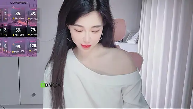 Snapshot of YunShan-33 chatting on 05/22/26, 04:19 YunShan-33 online show from 05/22/26, 04:19