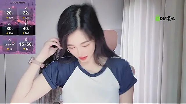 Snapshot of YunShan-33 chatting on 06/15/26, 05:42 YunShan-33 online show from 06/15/26, 05:42