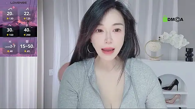 Snapshot of YunShan-33 chatting on 07/10/26, 05:23 YunShan-33 online show from 07/10/26, 05:23