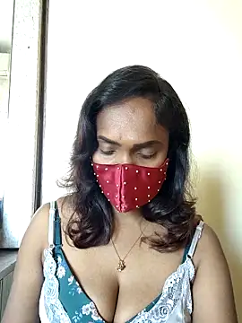 Queen-dhivya online show from 02/09/26, 03:21