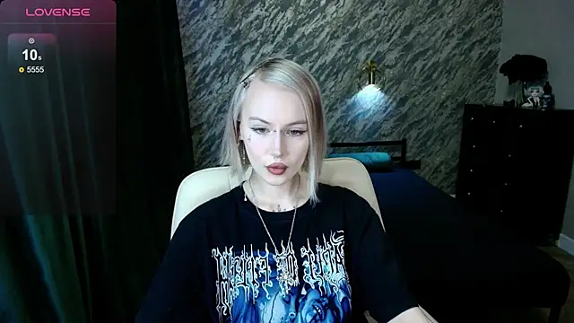 wannafckmonalisa online show from 11/17/25, 01:11