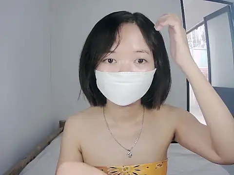 Snapshot of 10tb chatting on 11/19/25, 08:36 10tb online show from 11/19/25, 08:36