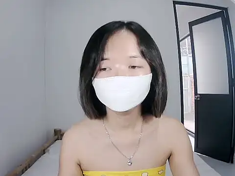 Snapshot of 10tb chatting on 11/27/25, 08:27 10tb online show from 11/27/25, 08:27