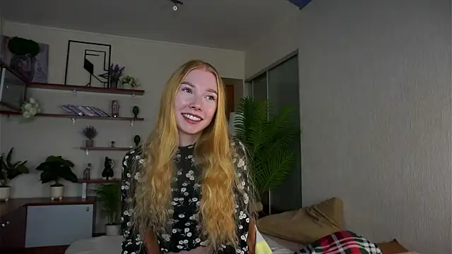 TariHedrix online show from 11/18/25, 07:46