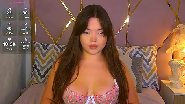 NaomiAster online show from 11/14/25, 06:23