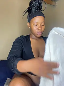 Snapshot of MiyaXo2 chatting on 02/19/26, 07:54 MiyaXo2 online show from 02/19/26, 07:54